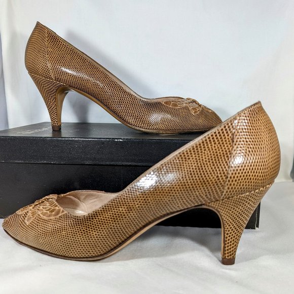 Size 8 Italian Leather Peep Toe Pumps Wit Floral Snakeskin Pattern, Bruno Magli - Picture 4 of 9